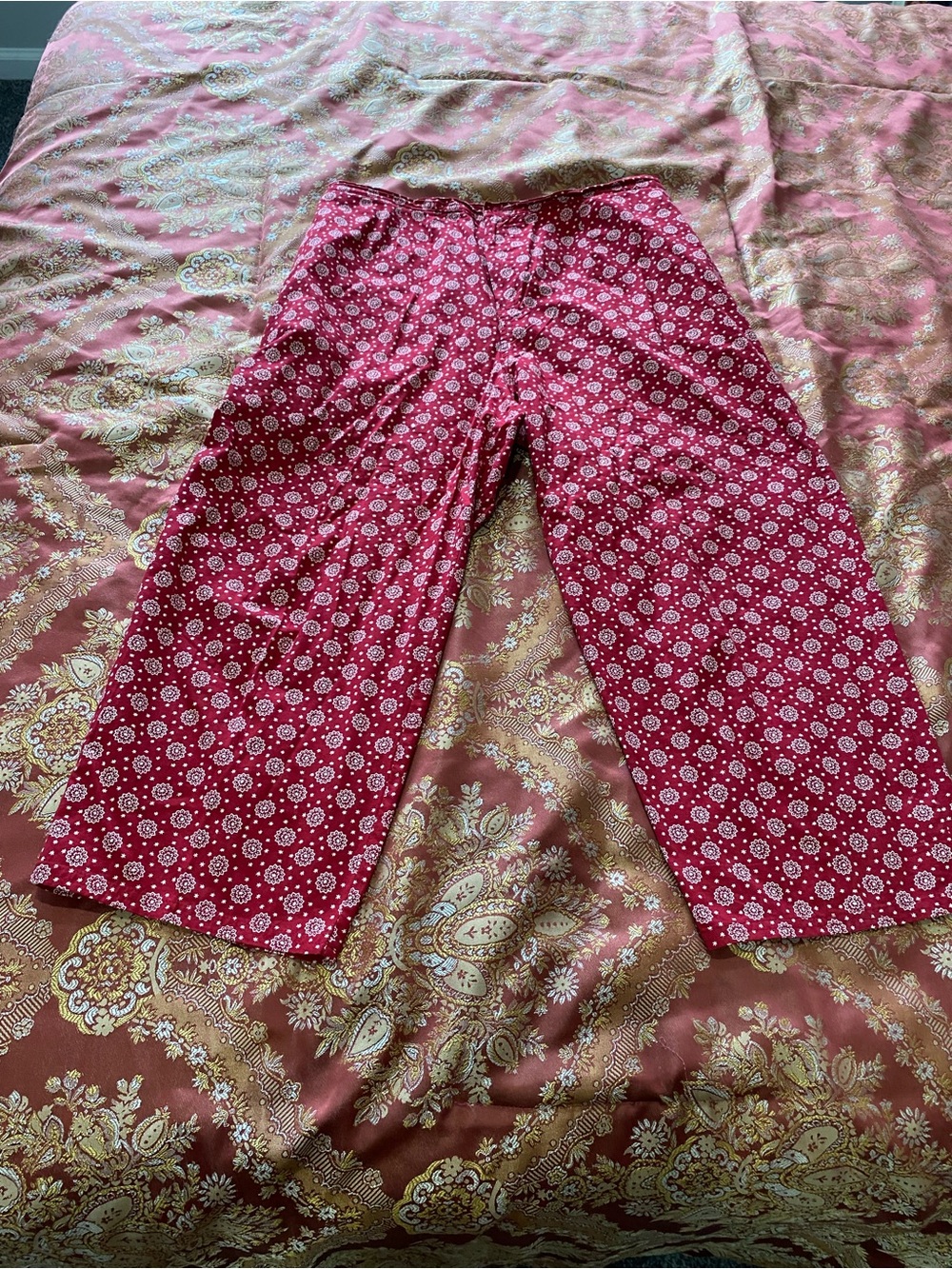 Sag Harbor Red Bandana-Print Petite capris